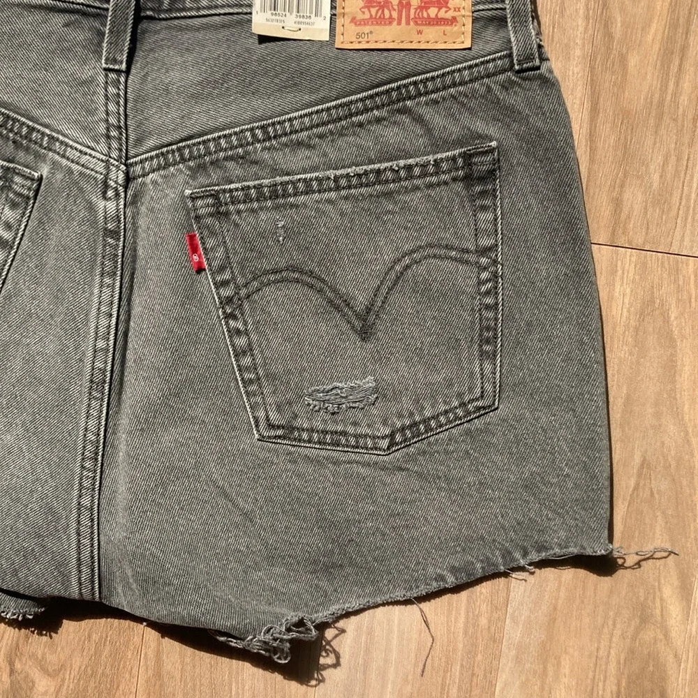 Relisted Levi’s distressed high rise 501 jean cotton cutoff denim short size 32 - Picture 12 of 17